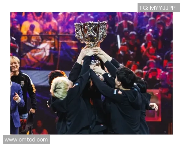 英雄联盟实力排行榜揭晓FPX强势登顶第三名引发热议